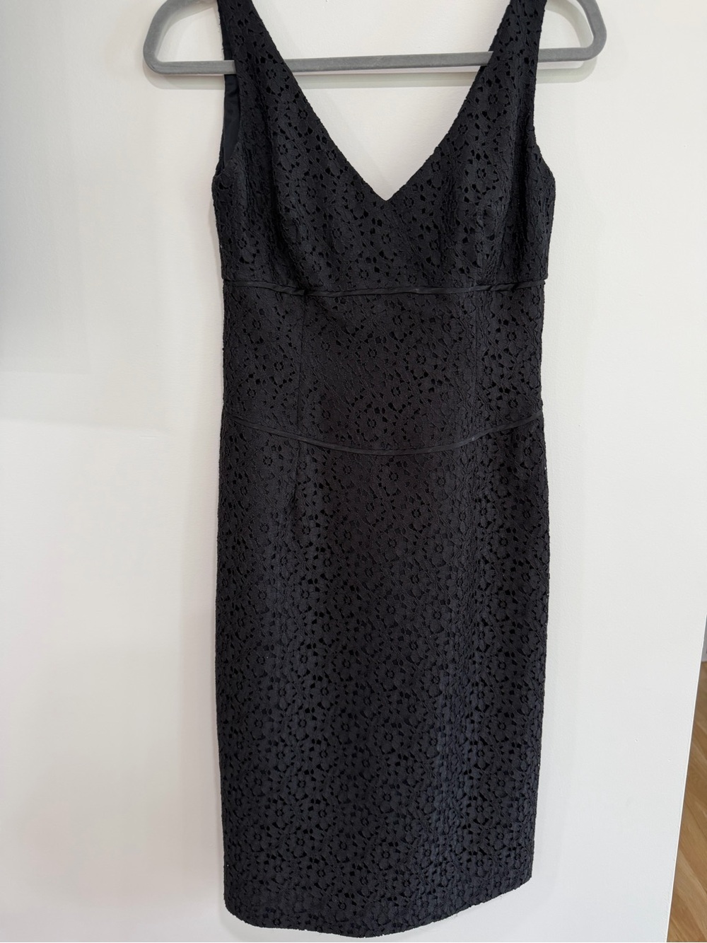 Laundry By Shelli Segal Black Lace V-Neck Sheath Midi Dress
